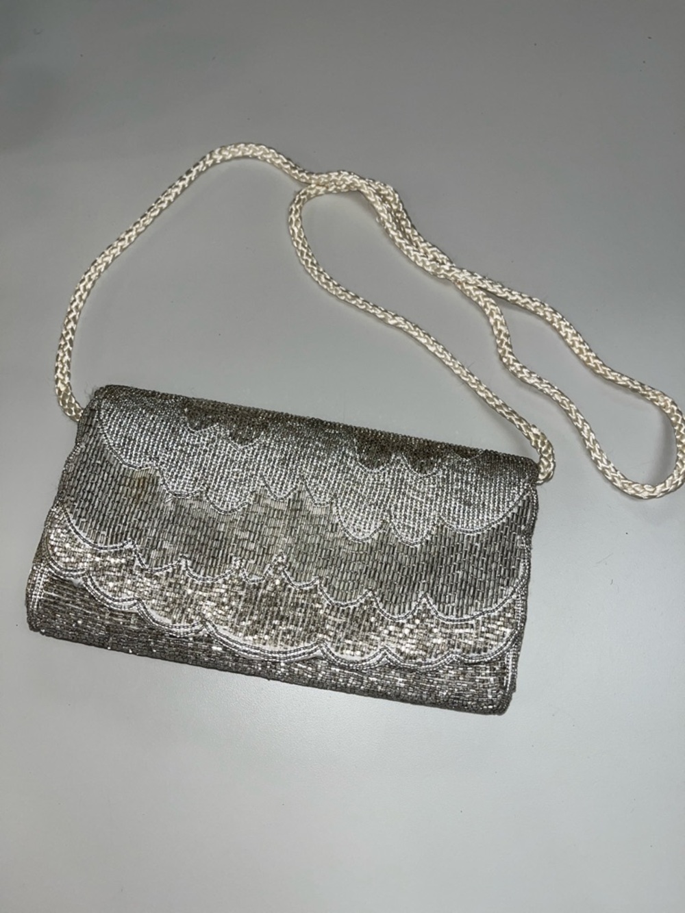 La Regale Silver Scallop Beaded Clutch / Shoulder Bag - Picture 5 of 16